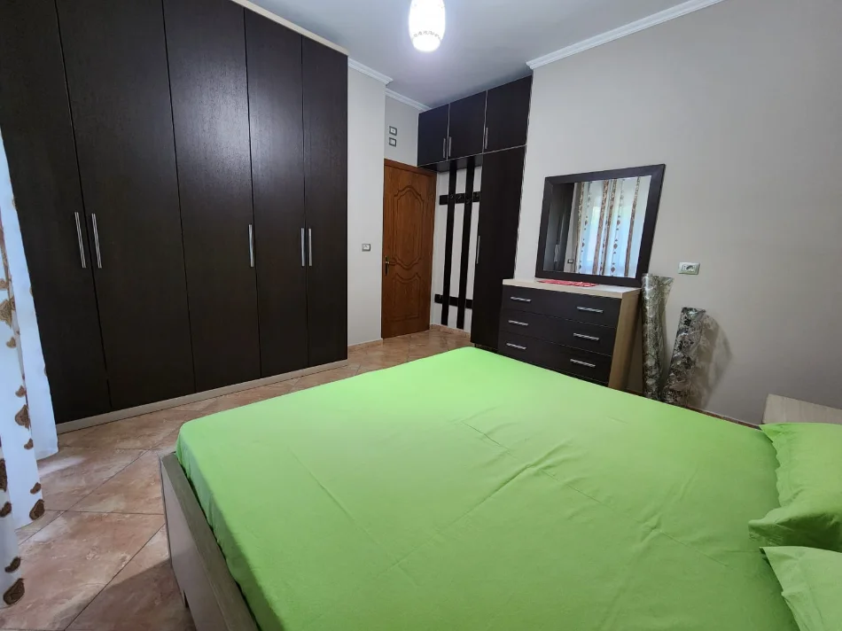 Tirane, jap me qera apartament 2+1 Kati 4, 100 m² 100 € (rruga kavajes)