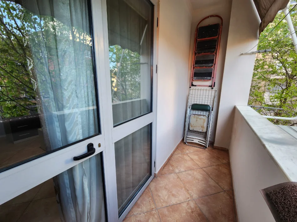Tirane, jap me qera apartament 2+1 Kati 4, 100 m² 100 € (rruga kavajes)