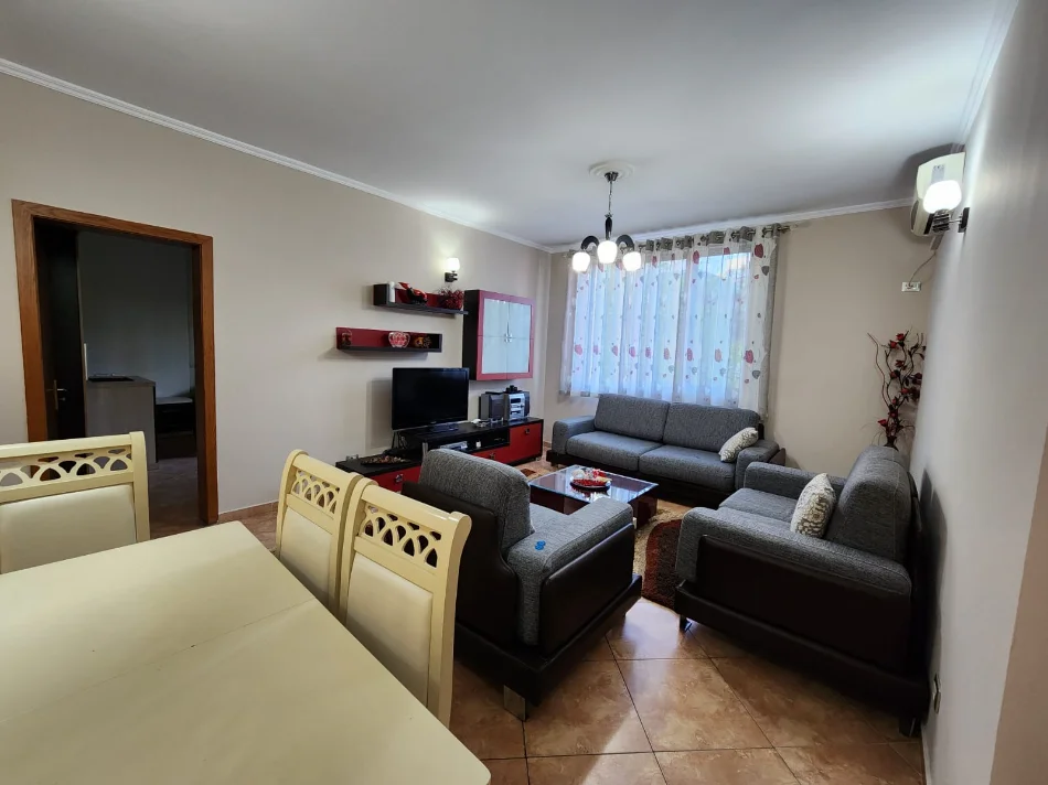 Tirane, jap me qera apartament 2+1 Kati 4, 100 m² 100 € (rruga kavajes)