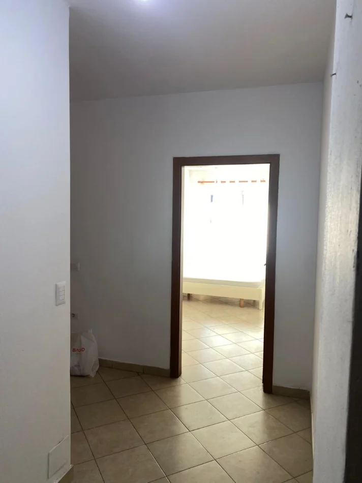 Tirane, jap me qera apartament 1+1 Kati 4, 70 m² 350 € (Vila L)