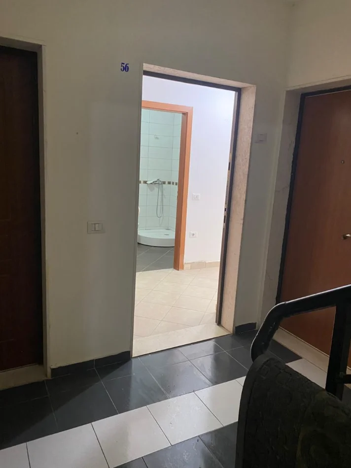 Tirane, jap me qera apartament 1+1 Kati 4, 70 m² 350 € (Vila L)