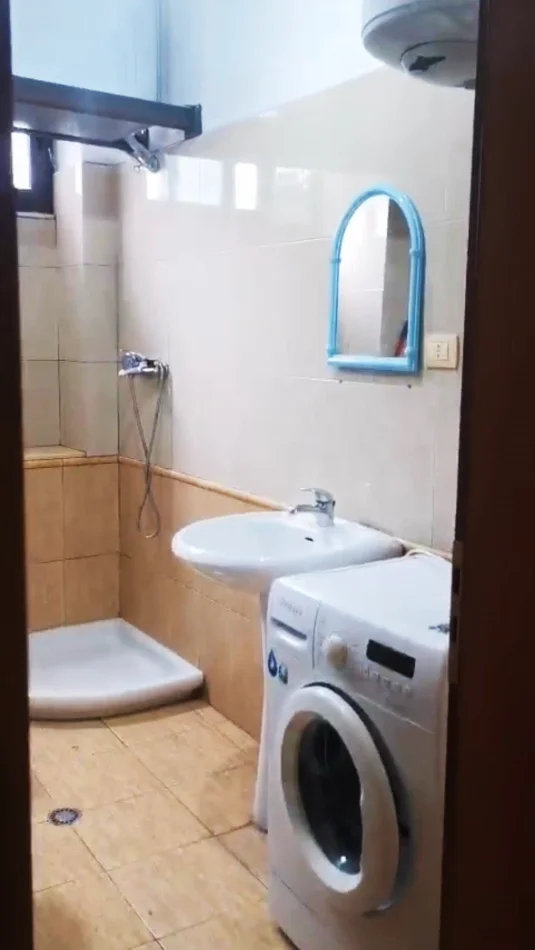 Jepet me qera apartament 2+1 tek Rruga e Dibres , 450 Euro