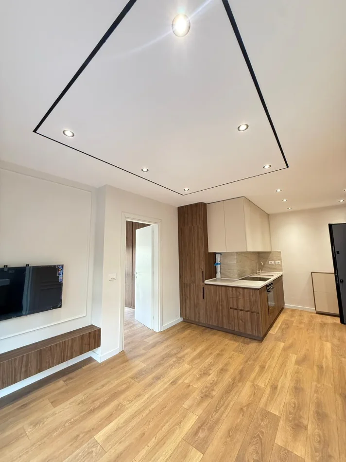 Tirane, jepet me qera apartament 1+1 Kati 1, 75 m² 800 € (KOMUNA PARISIT)