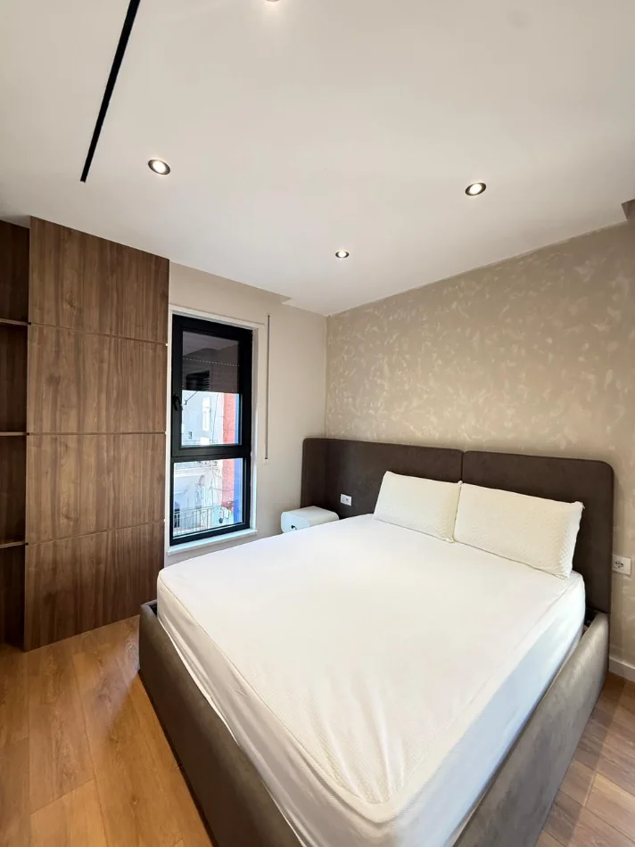 Tirane, jepet me qera apartament 1+1 Kati 1, 75 m² 800 € (KOMUNA PARISIT)