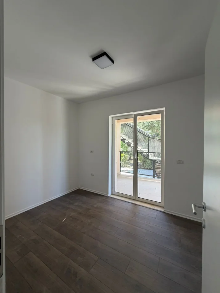 Tirane, jepet me qera Vile Kati 0, 390 m² 2.500 € (Rruga Sokrat Miho)