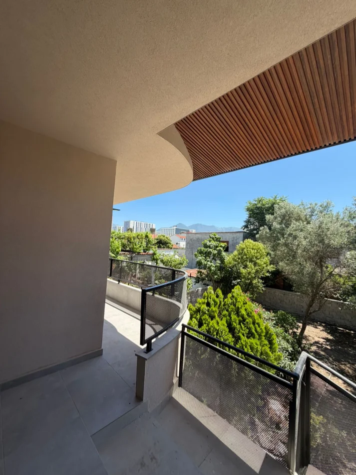 Tirane, jepet me qera Vile Kati 0, 390 m² 2.500 € (Rruga Sokrat Miho)