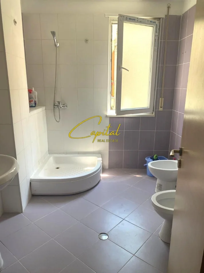 Tirane, jepet me qera apartament 2+1 Kati 4, 85 m² 550 € (KODRA E DIELLIT)