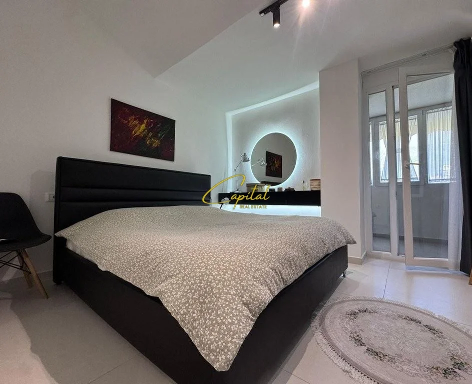 Tirane, shitet apartament 1+1 Kati 5, 64 m² 105.000 € (FRESKU)