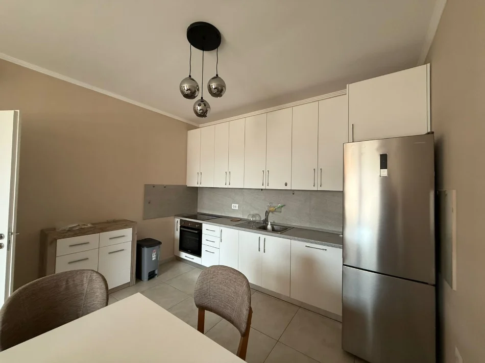 Tirane, jepet me qera 2+1+Aneks+Ballkon Kati 5, 110 m² 630 € (Rruga Xhanfize keko)