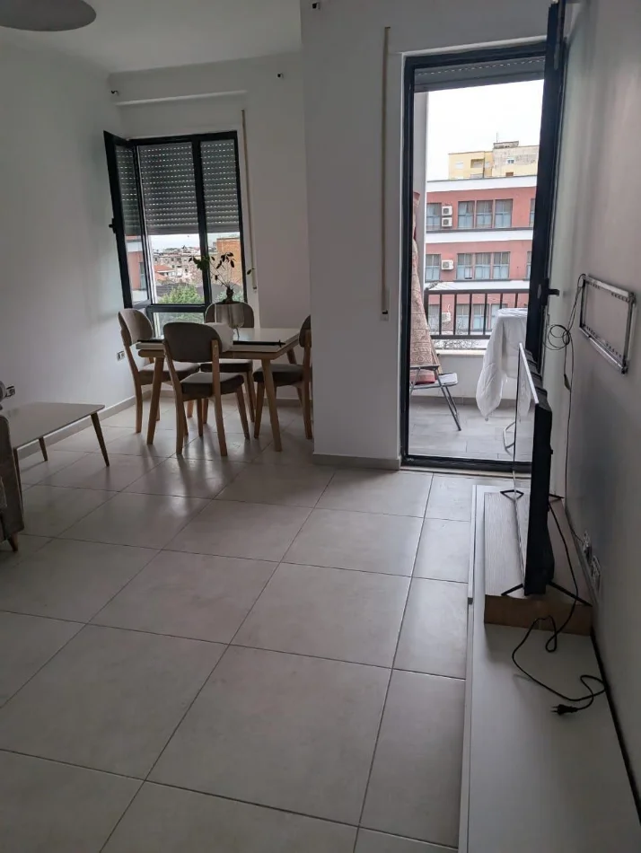 Tirane, jepet me qera apartament 1+1+Ballkon Kati 3, 60 m² 449 € (Xhanfize keko)