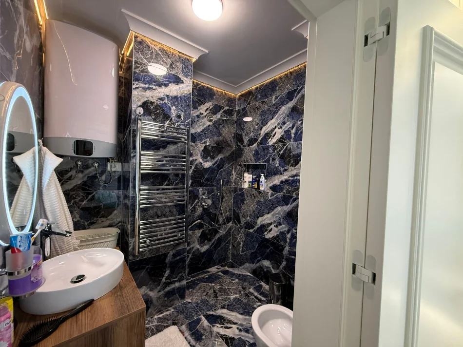 Tirane, shitet apartament 2+1+Ballkon Kati 2, 116 m² 400.000 € 