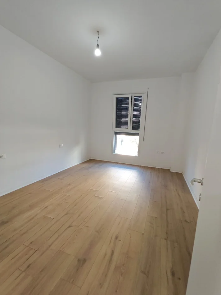 Tirane, jepet me qera apartament 2+1+Ballkon Kati 2, 620 m² 620 € (Don Bosko)