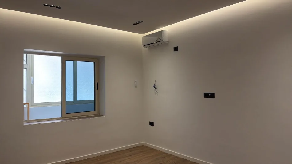 Tirane, jepet me qera ambjent biznesi Kati 0, 70 m² 550 € (Komuna e Parisit)