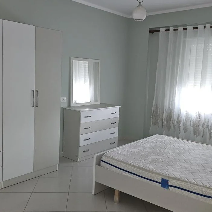 Tirane, jepet me qera apartament 2+1+Ballkon , 90 m² 650 € (Kopshti Zoologjik)