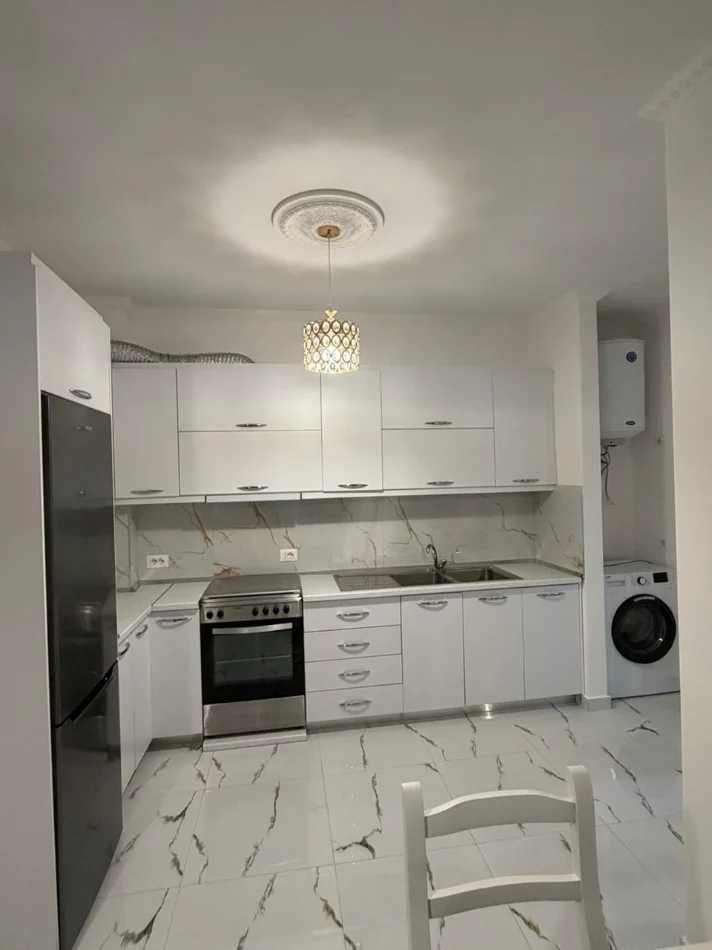 Tirane, jepet me qera apartament 1+1 Kati 2, 60 m² 450 € (Rruga Sokrat Miho)