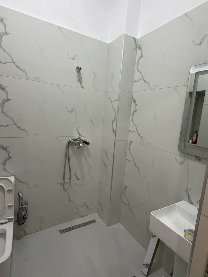 Tirane, jepet me qera apartament 1+1 Kati 2, 50 m² 400 € (Kopshti Botanik)
