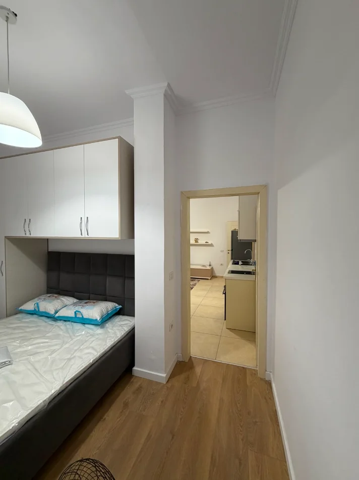 Tirane, jepet me qera apartament 1+1 Kati 2, 50 m² 400 € (Kopshti Botanik)