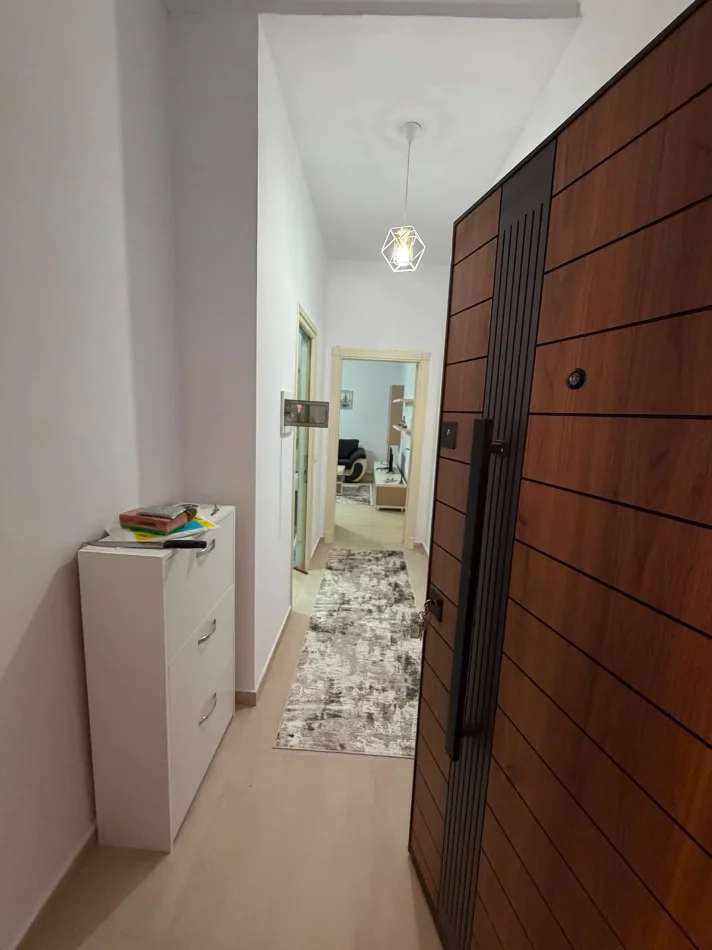 Tirane, jepet me qera apartament 1+1 Kati 2, 50 m² 400 € (Kopshti Botanik)