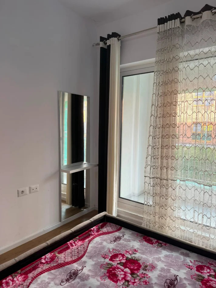 Tirane, jepet me qera apartament 1+1+Ballkon Kati 2, 50 m² 400 € (Residenca Kaimi)