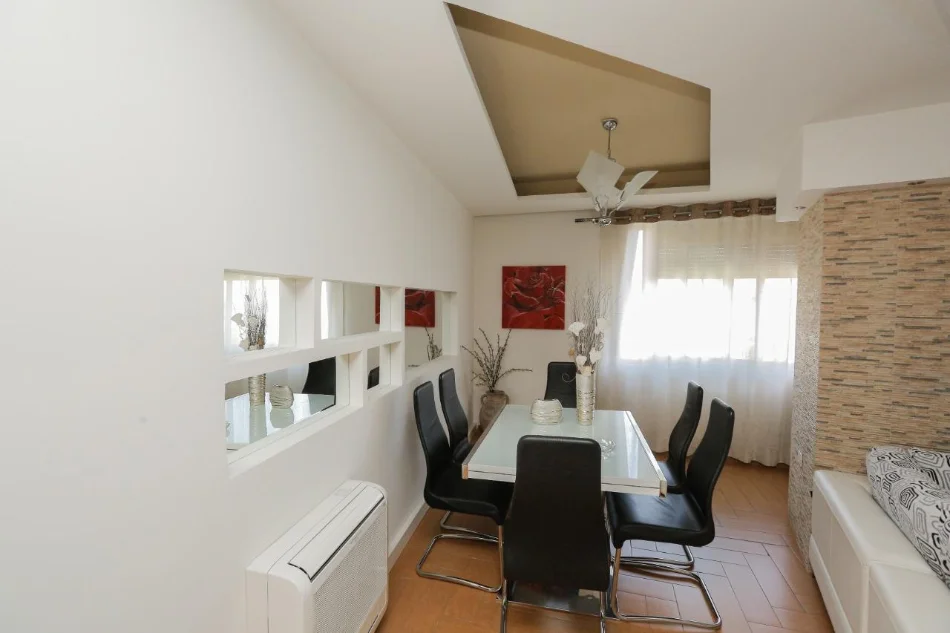 Tirane, jepet me qera apartament 3+1 Kati 3, 154 m² 780 € (prane Hotel Ferrari, Don Bosko)