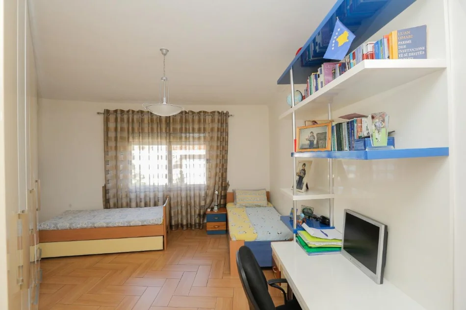 Tirane, jepet me qera apartament 3+1 Kati 3, 154 m² 780 € (prane Hotel Ferrari, Don Bosko)