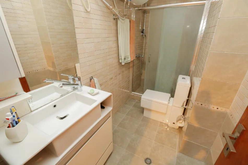 Tirane, jepet me qera apartament 3+1 Kati 3, 154 m² 780 € (prane Hotel Ferrari, Don Bosko)