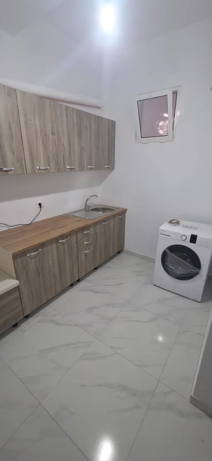 Tirane, jepet me qera Vile 1+1 Kati 1, 60 m² 330 € (Vilat Amerikane)