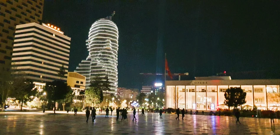 Tirane, shitet apartament 1+1+Aneks+Ballkon Kati 8, 118 m² 487.700 € (Sheshi Skenderbej)