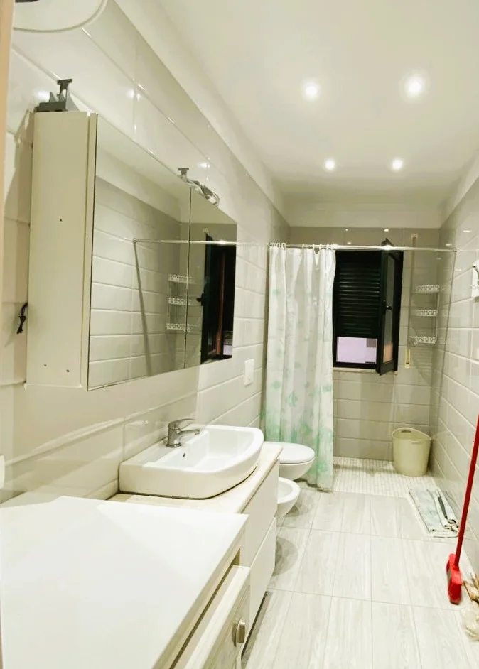 Tirane, jepet me qera apartament 3+1+Aneks+Ballkon Kati 5, 113 m² 881 € 