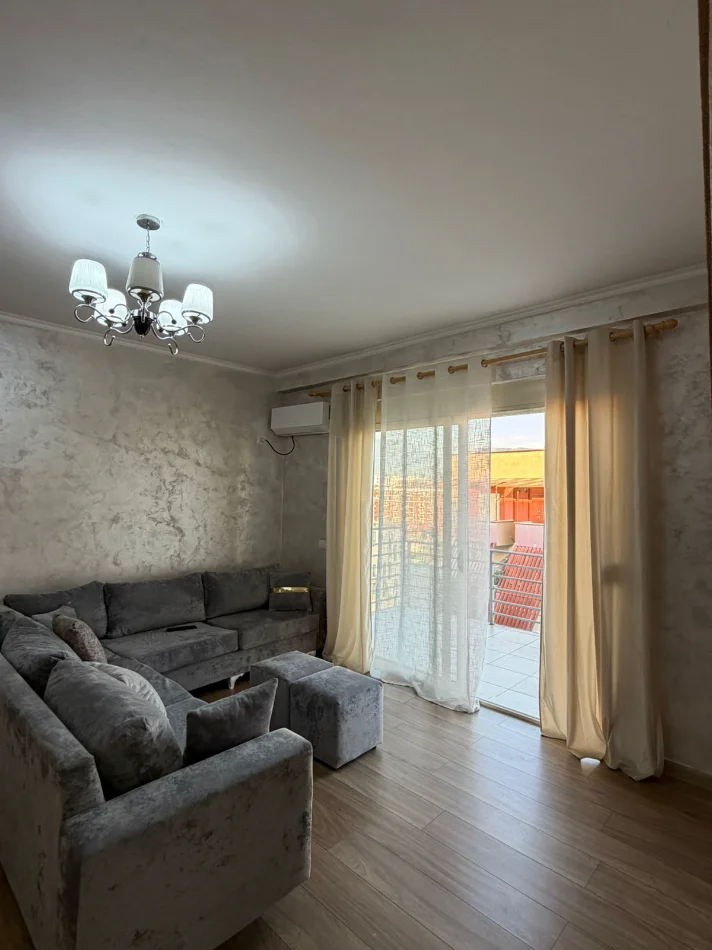 Tirane, jepet me qera apartament 2+1 Kati 8, 90 m² 550 € (Rruga Tom Plezha)