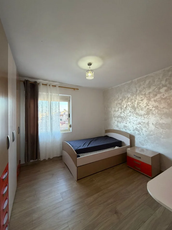 Tirane, jepet me qera apartament 2+1 Kati 8, 90 m² 550 € (Rruga Tom Plezha)