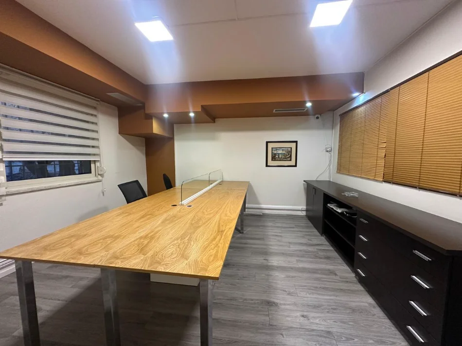 Tirane, jepet me qera ambjent biznesi Kati 1, 200 m² 3.498 € (Rruga Sami Frasheri)