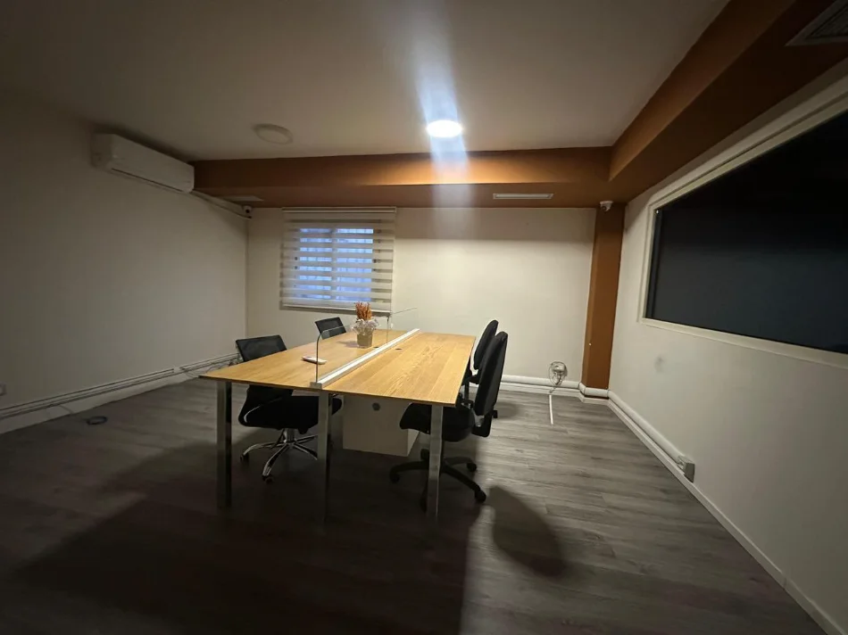 Tirane, jepet me qera ambjent biznesi Kati 1, 200 m² 3.498 € (Rruga Sami Frasheri)