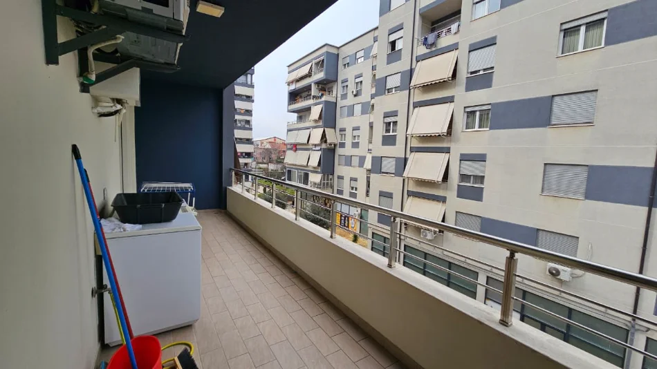 Tirane, shitet apartament 2+1+Ballkon Kati 3, 114 m² 225.000 € (Kinostudio, perballe Ministrise se Kultures)