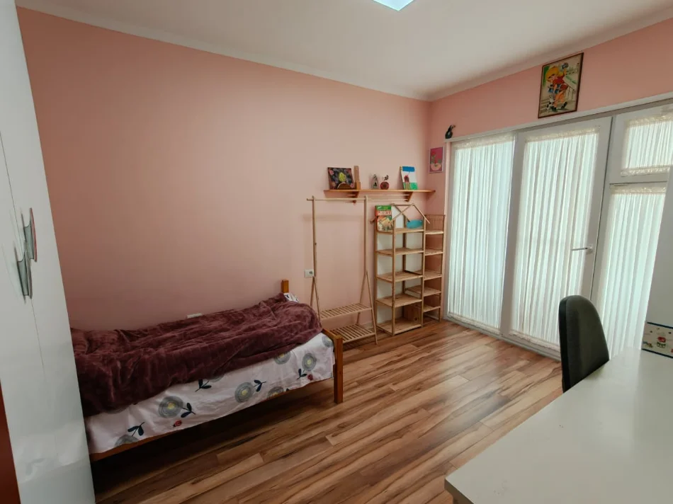 Tirane, shitet apartament 3+1 Kati 4, 126 m² 365.000 € (Liqeni i Thate)