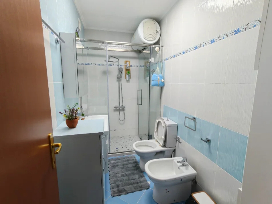 Tirane, shitet apartament 3+1 Kati 4, 126 m² 365.000 € (Liqeni i Thate)