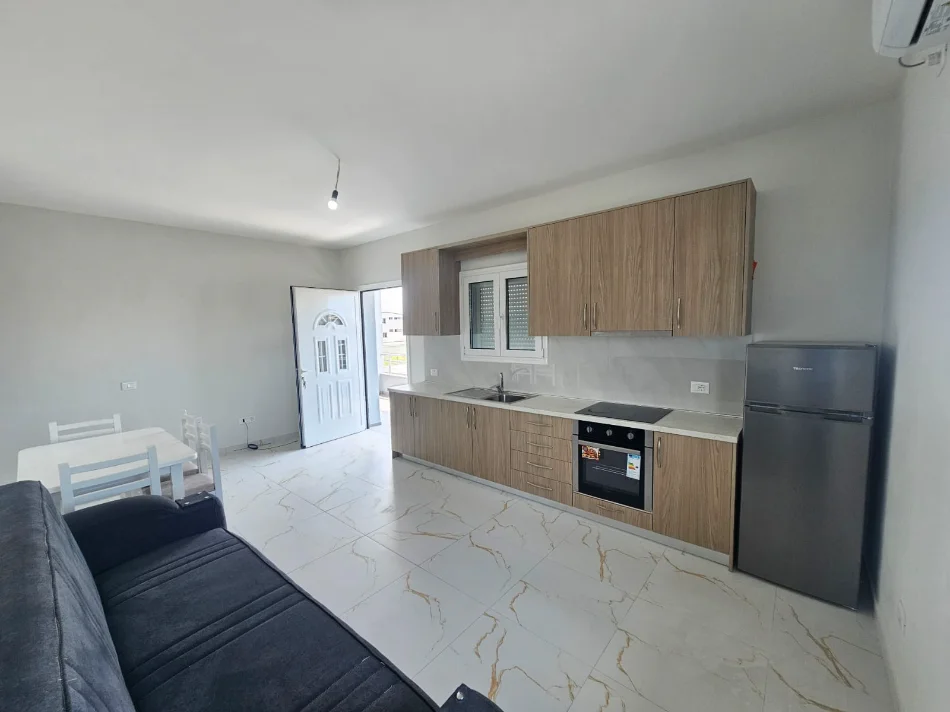 Durres, jepet me qera apartament 2+1+Aneks+Ballkon Kati 3, 100 m² 350 € 