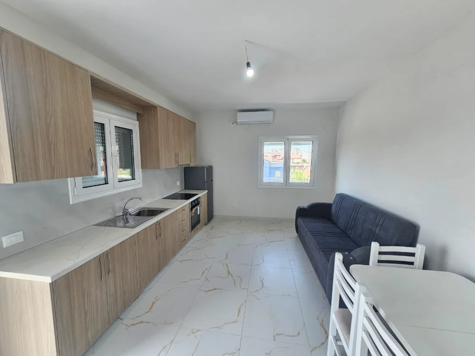 Durres, jepet me qera apartament 2+1+Aneks+Ballkon Kati 3, 100 m² 350 € 
