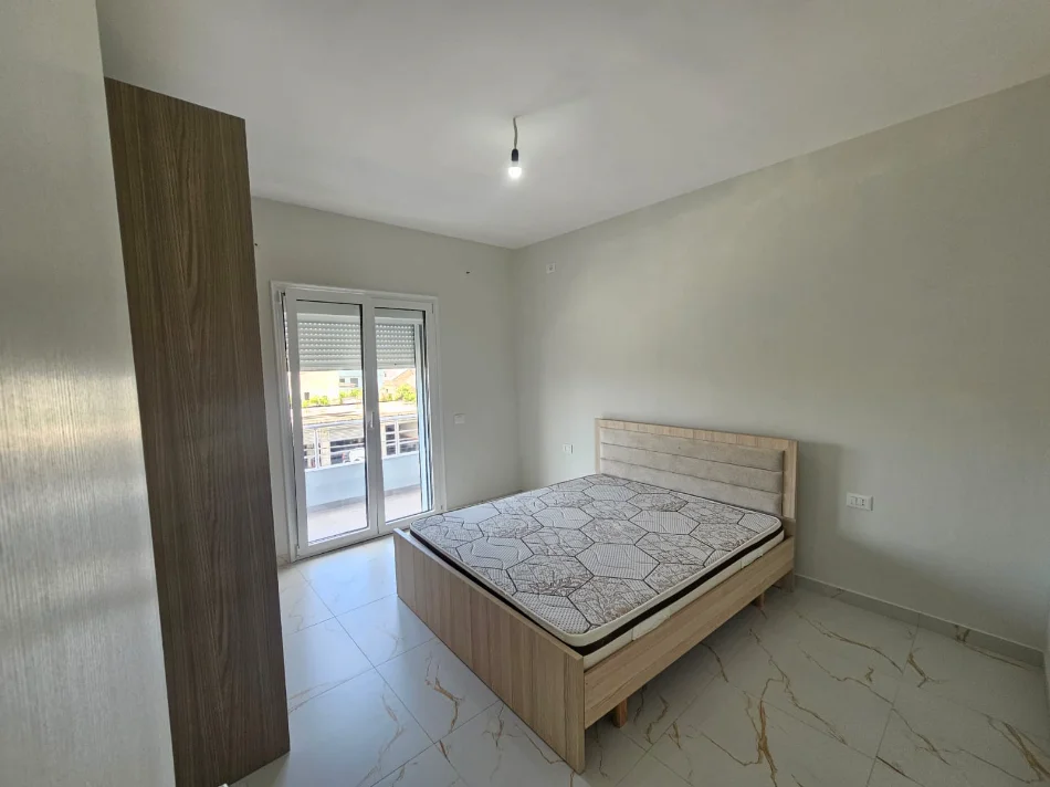 Durres, jepet me qera apartament 2+1+Aneks+Ballkon Kati 3, 100 m² 350 € 
