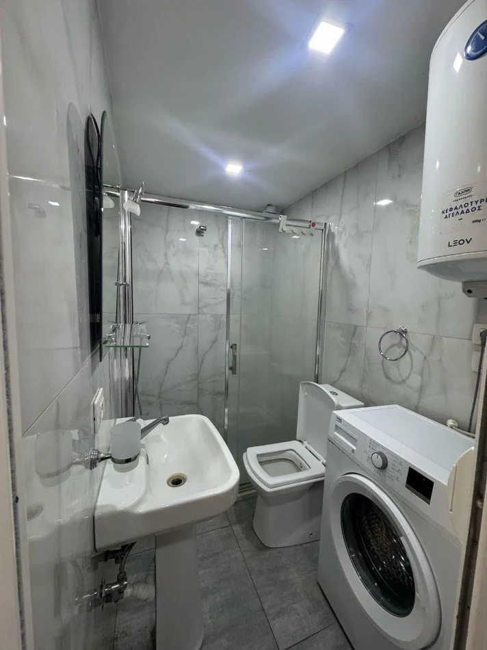 Tirane, jepet me qera apartament 1+1 Kati 6, 90 m² 450 € (Kodra e Diellit ,prane Supermarket Aldi)