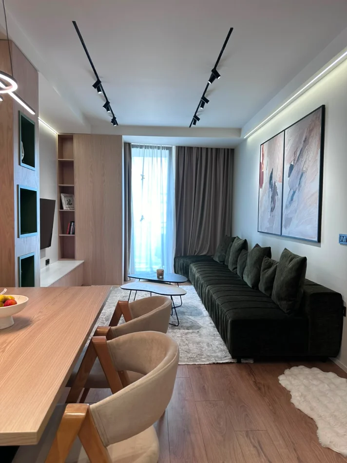 Tirane, jepet me qera apartament 1+1+Ballkon Kati 8, 75 m² 1.000 € (mine peza)