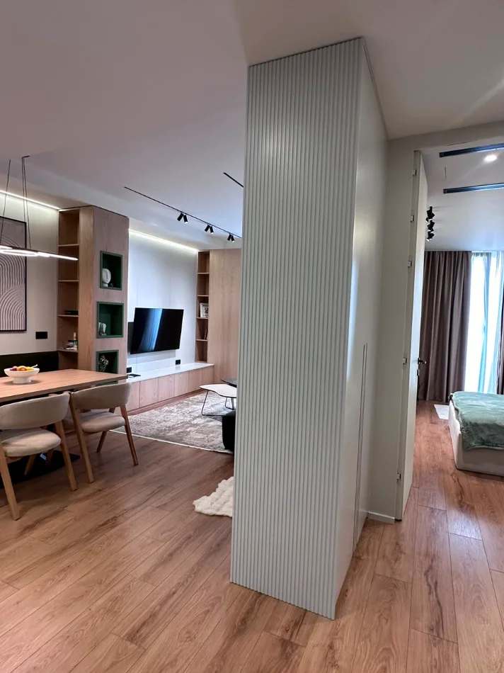 Tirane, jepet me qera apartament 1+1+Ballkon Kati 8, 75 m² 1.000 € (mine peza)