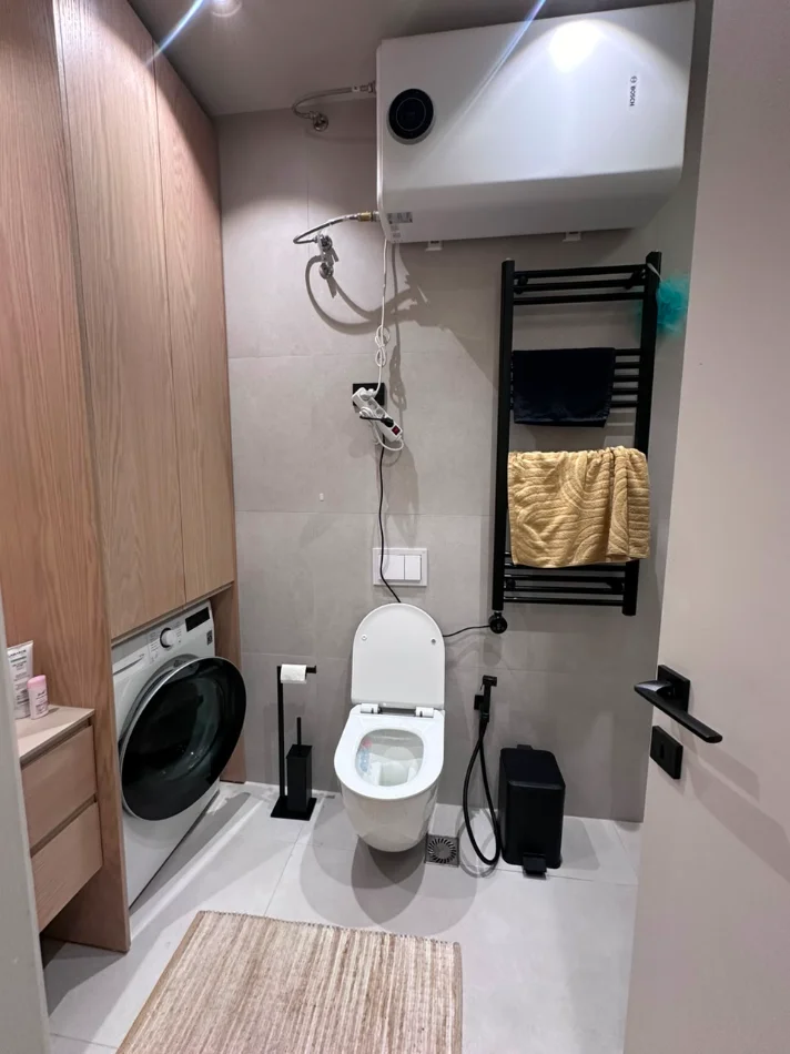Tirane, jepet me qera apartament 1+1+Ballkon Kati 8, 75 m² 1.000 € (mine peza)