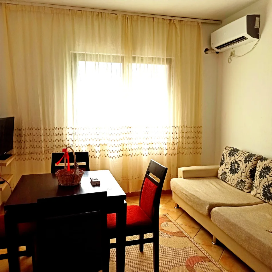 Komuna e Parisit, Japim me Qira Apartament 1+1 - 450 Euro