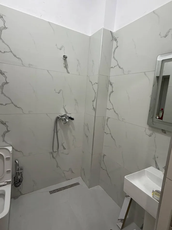 Tirane, jepet me qera apartament 1+1+Ballkon Kati 1, 50 m² 420 € (kopshti botanik)