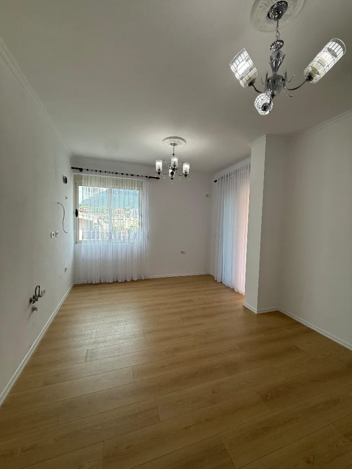 Tirane, shitet apartament 2+1+Ballkon Kati 2, Fresk, Rruga e Dajtit, 🏷️ Çmimi: 13.500.000 Leke