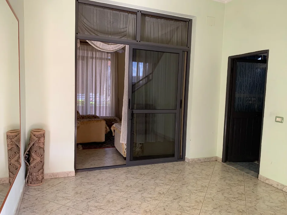 Tirane, jepet me qera apartament 2+1 Kati 2, 150 m² 450 € (kodra e priftit)