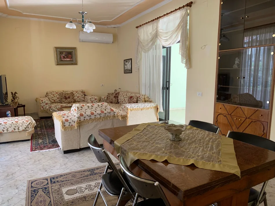 Tirane, jepet me qera apartament 2+1 Kati 2, 150 m² 450 € (kodra e priftit)