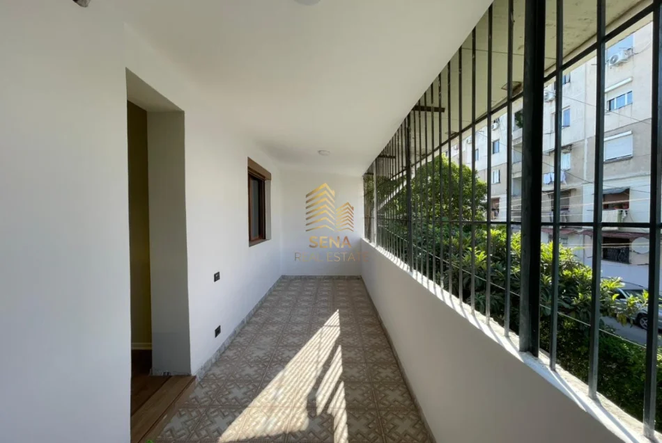 Tirane, shitet apartament 2+1+Ballkon Kati 2, 74 m² 145.000 € (Ali Demi)