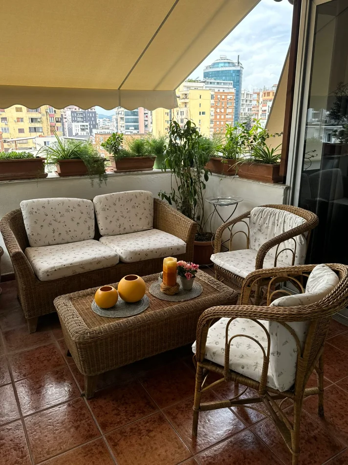 JEPET ME QERA APARTAMENT SHUME I BUKUR  TEK PAZARI I RI , 650 EURO